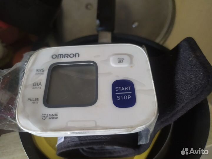 Продается новый тонометр запястный omron