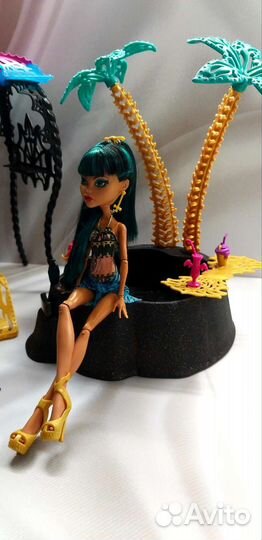 Оазис с Клео де Нил, Школа Монстер Хай