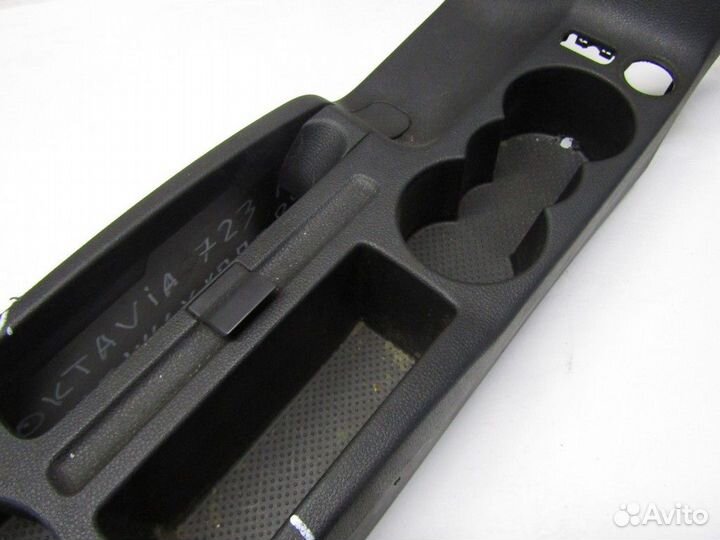 Консоль Octavia (A5 1Z) 2004-2013