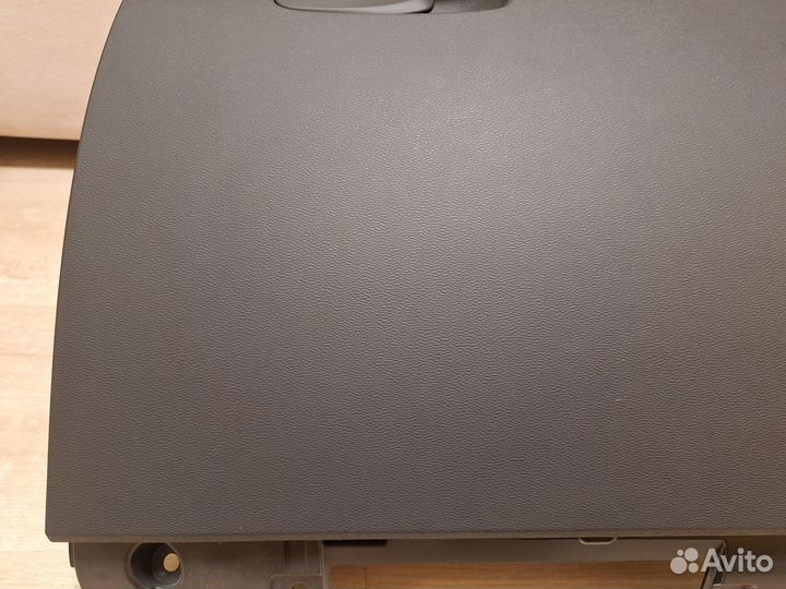 Бардачок Volvo XC60 2018