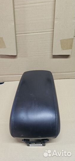 Подлокотник бу оригинал на Jeep WK2 Grand Cherokee