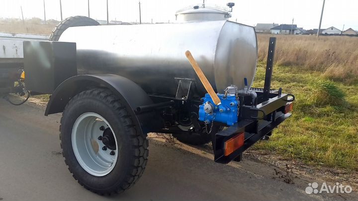Прицеп бочка для пищевой жидкости
