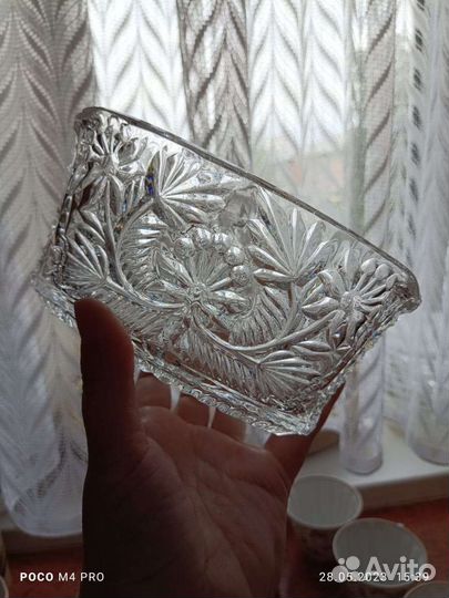 Хрустальные вазы и креманки