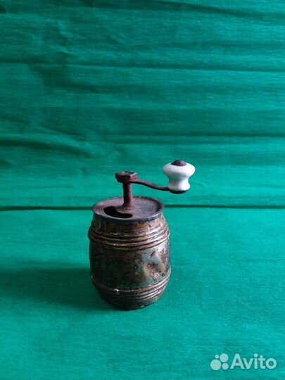 Старинная мельница для перца