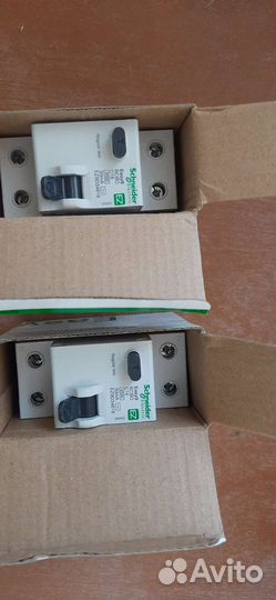 Автоматический выключатель schneider