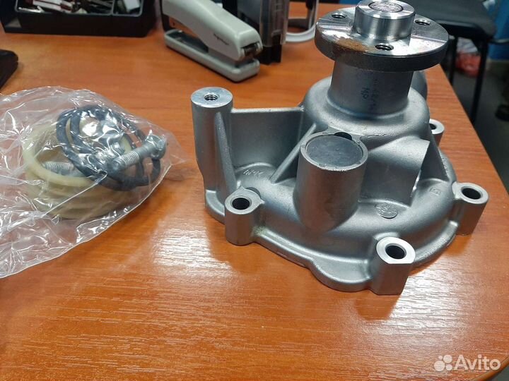 Помпа охлаждения двигателя