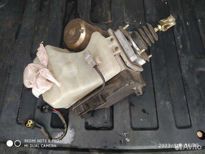 Пневмагидроусилитель