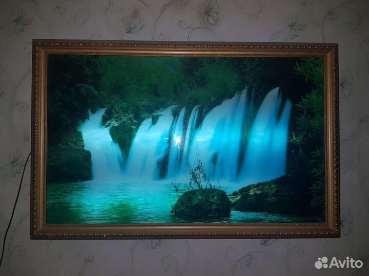 Картина, с эффектом падающего водопада со звуком