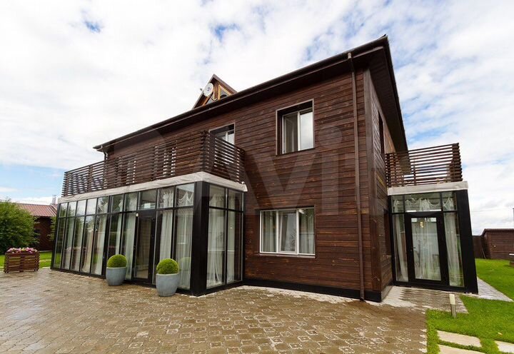 Дом 350 м² на участке 15 сот.