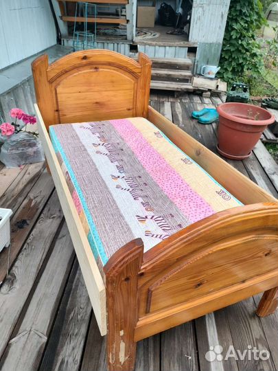 Кровать детская из массива