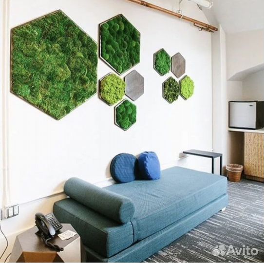 Полки соты с мхом. Озеленение интерьера