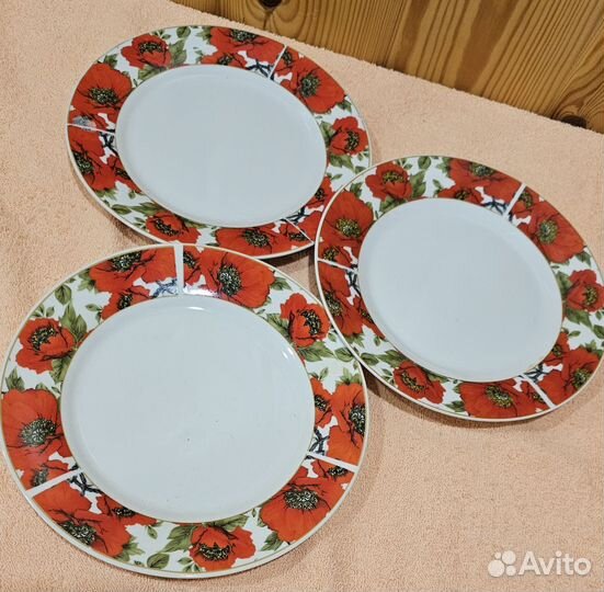 Посуда. Красные маки