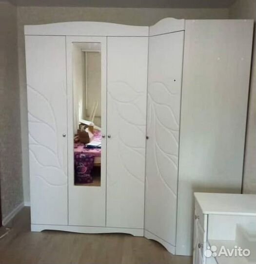 Шкаф угловой