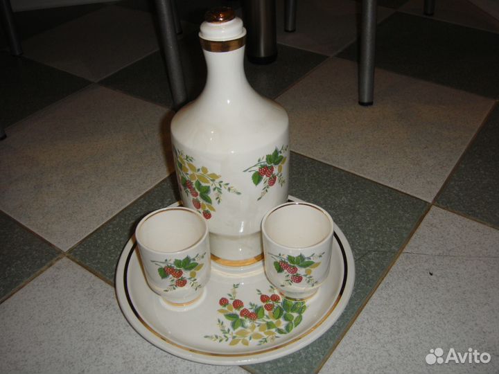 Блюдо, штоф и два стакана