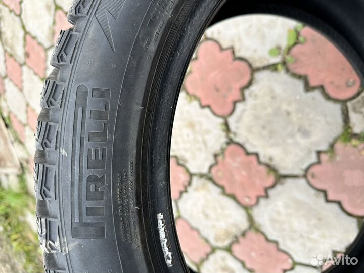 Pirelli Ice Zero 2 235/45 R18 101