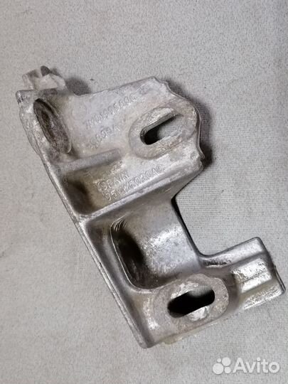 Кронштейн опоры двигателя Ford Galaxy 1997