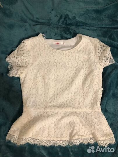 Джинсы, свитер и блузка