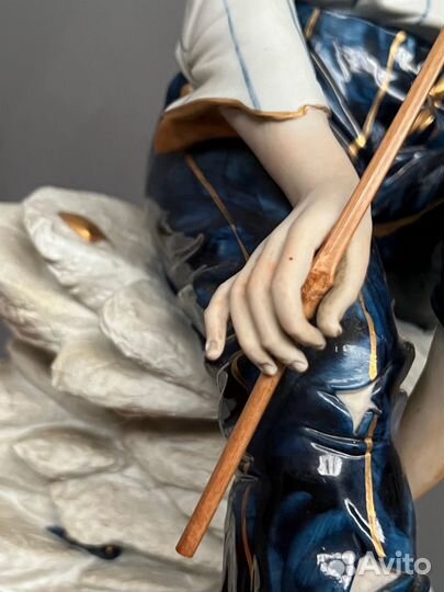 Статуэтка из итальянского фарфора