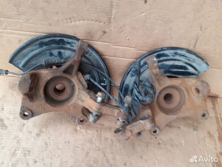 Кулак поворотный передний правый Рено Дастер кпп