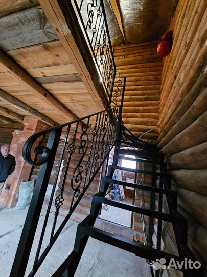 Лестница на металлокаркасе