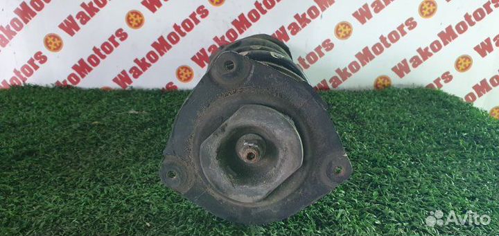 Стойки передние передние правые Nissan Note E11