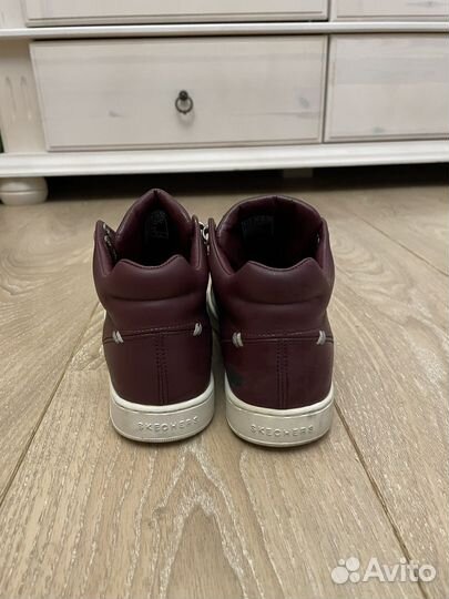 Skechers
