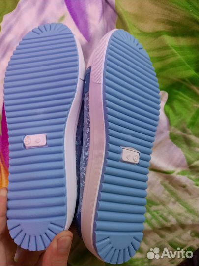 Кроссовки женские