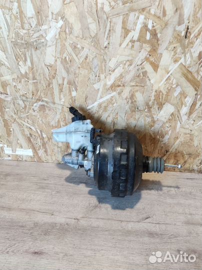 Усилитель тормозов вакуумный Skoda Octavia A5