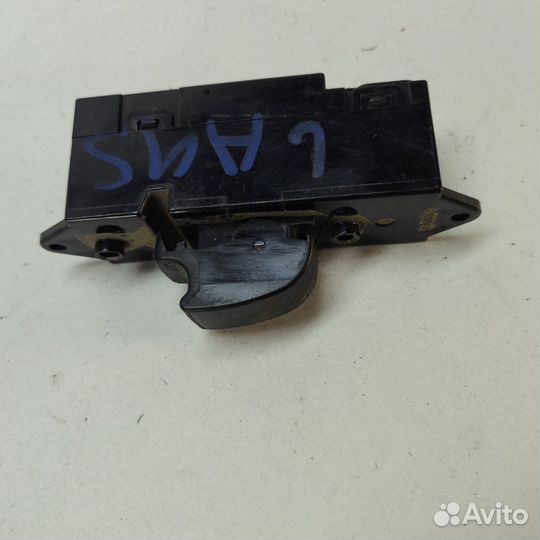 Кнопка стеклоподъемника задняя левая Mitsubishi