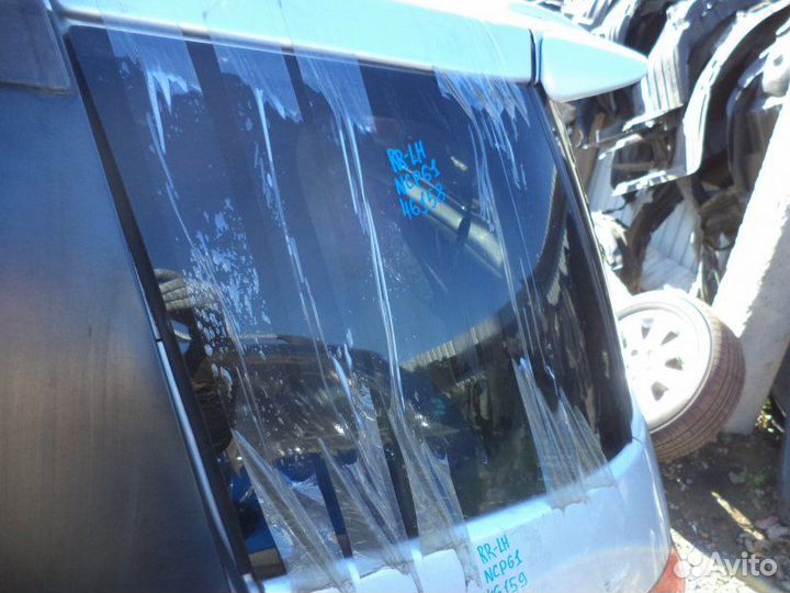 Стекло собачника левое Toyota Ist NCP61 1NZ-FE