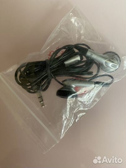 Проводные наушники