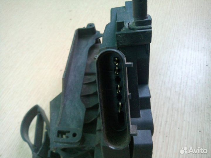 Замок двери передний правый Ford Focus 3 2010-2015