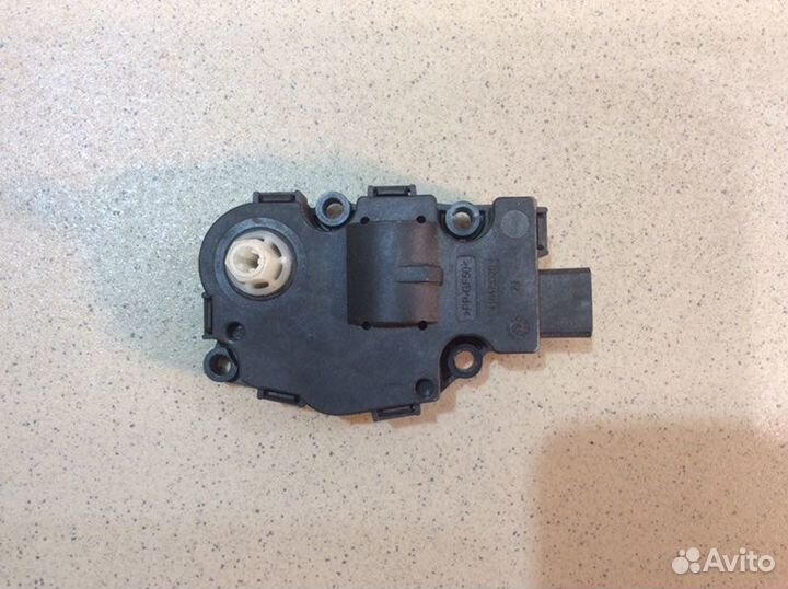 Моторчик заслонки отопителя Mercedes Benz E-Klasse