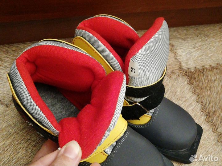 Лыжные ботинки