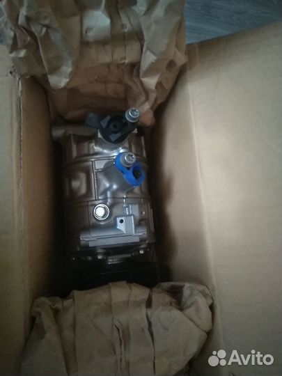 Компрессор кондиционера фольксваген 5Q0 820 803 Q