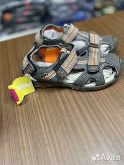 Сандалии новые