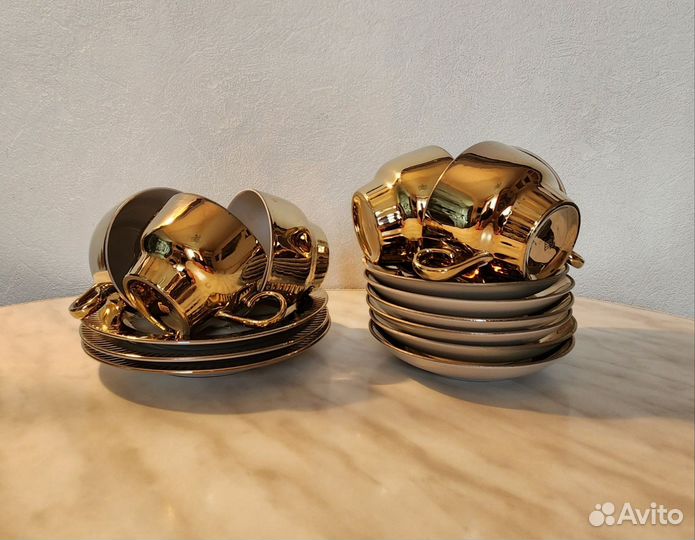 Набор чайных чашек, блюдец, тарелок (15 предметов)