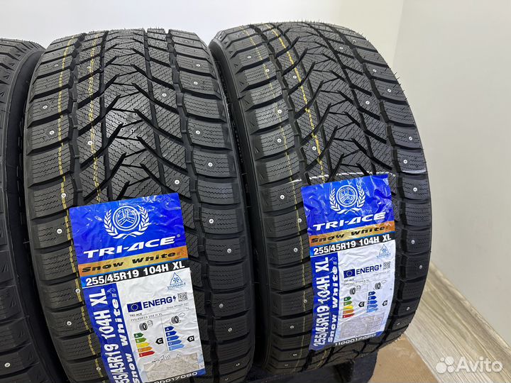 Tri Ace Snow White II Stud 255/45 R19 104H