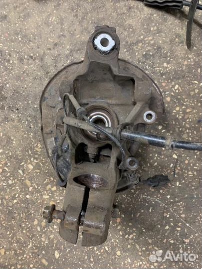 Кулак задний левый LR Freelander 2 Land Rover Fre