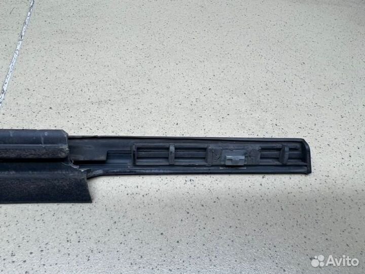 Накладка стекла переднего левого Suzuki Sx4 седан