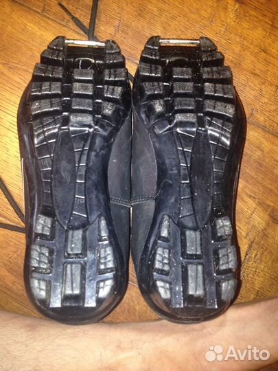 Ботинки лыжные детские р.р.32 и 34