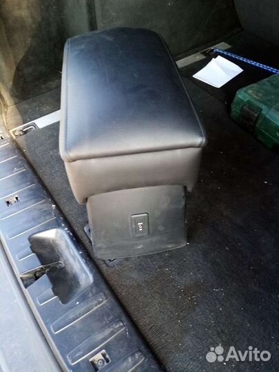 Подлокотник BMW E83