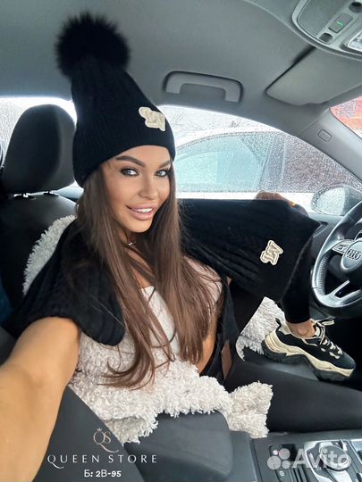 Комплект шапка с помпоном и шарфик с логотипом