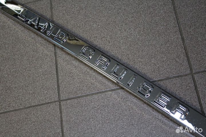 Накладка Land Cruiser 200 на дверь дизайн 2016+