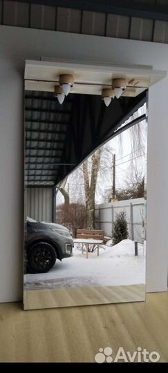 Зеркало с подсветкой и розеткой; шкафчики