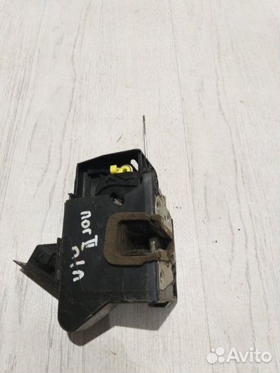 Замок перед двери Renault sandero 2 Лев