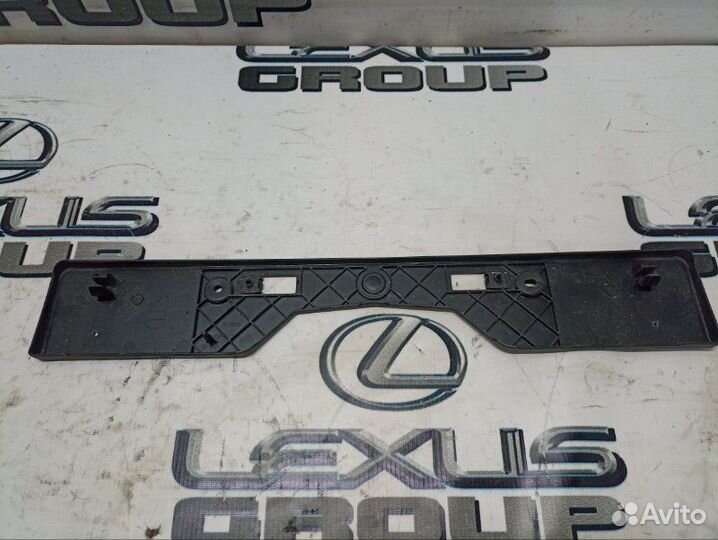 Панель крепления номерного знака перед. Toyota RAV