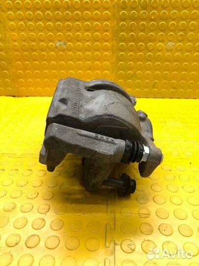 Суппорт тормозной передний правый Bmw 2-Series F44