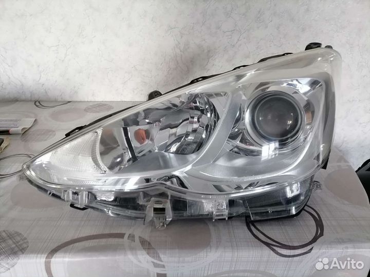 Фара тойота аква