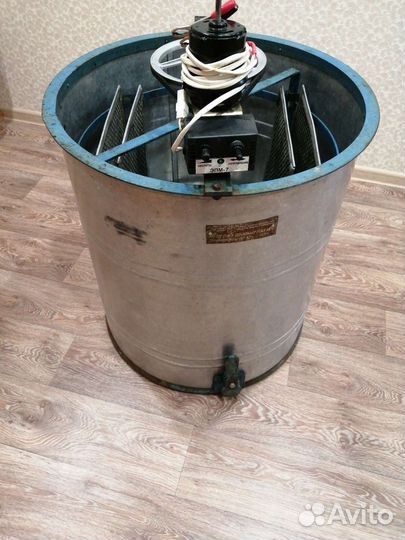 Медогонка 2-х рамочная с электроприводом